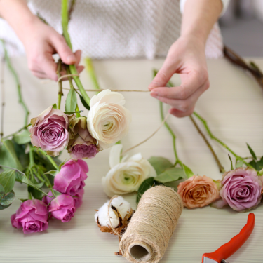 Sådan laver du smukke buketter med roser fra haven